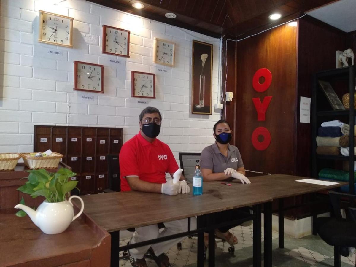 The Twins Hostel Bangkok Bagian luar foto