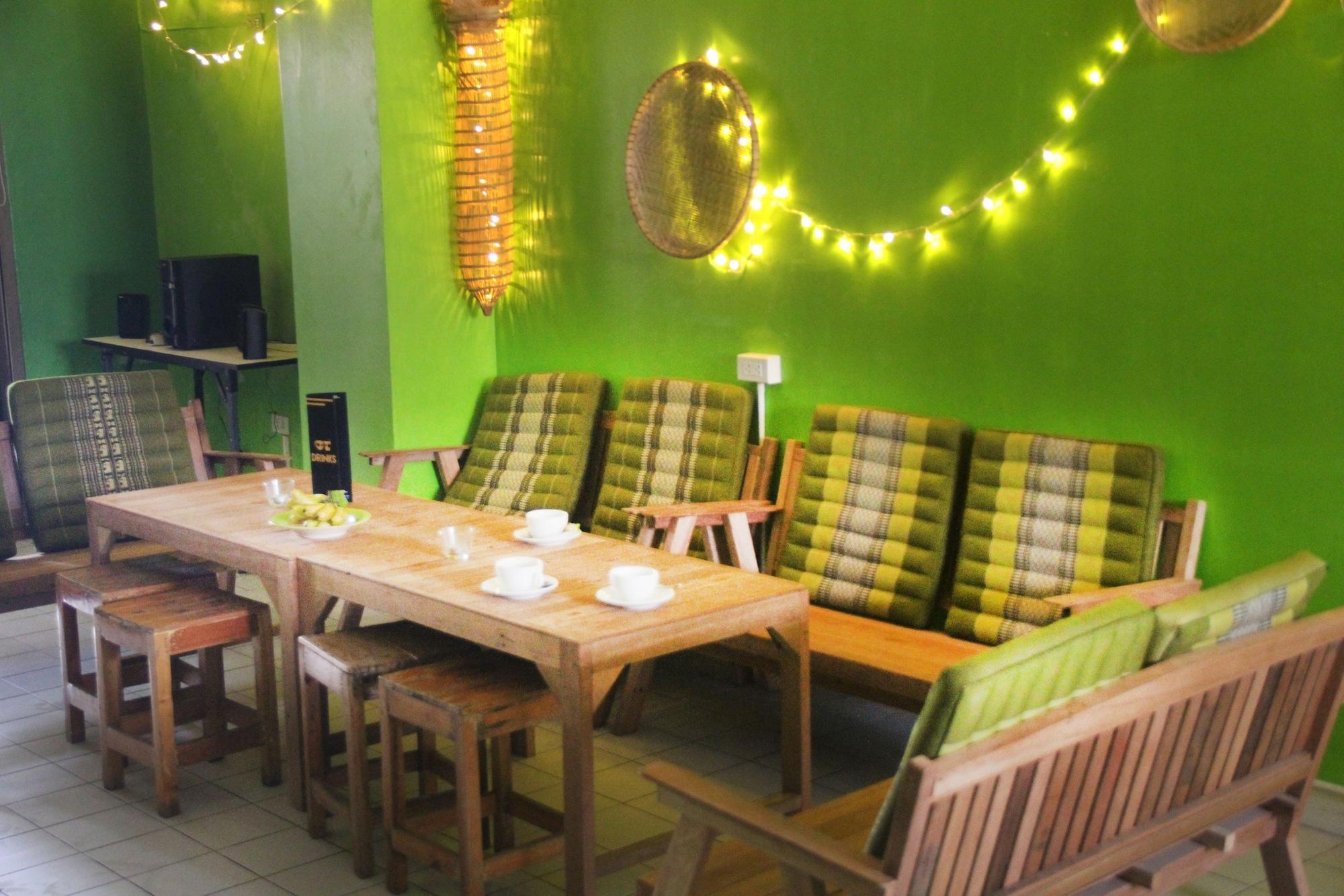 The Twins Hostel Bangkok Bagian luar foto