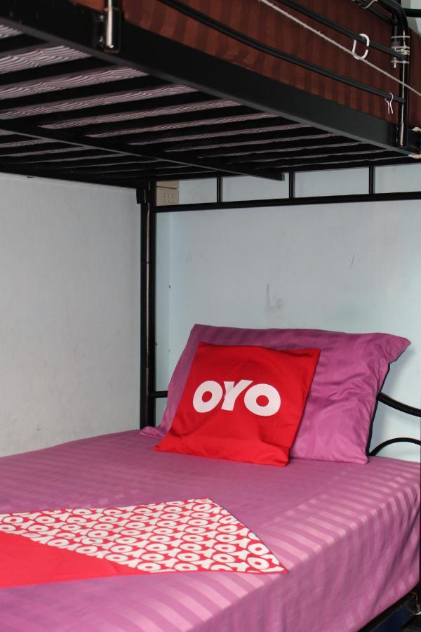 The Twins Hostel Bangkok Bagian luar foto