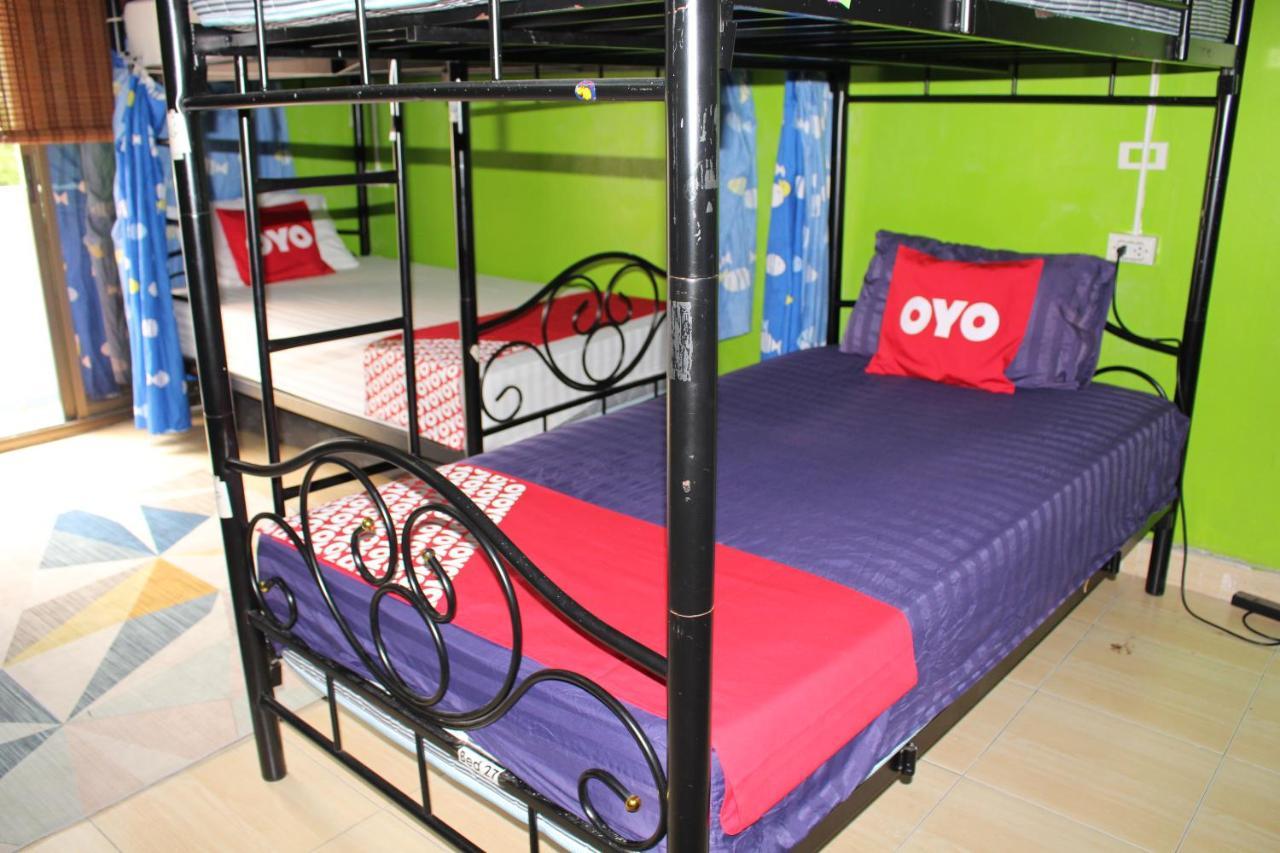 The Twins Hostel Bangkok Bagian luar foto
