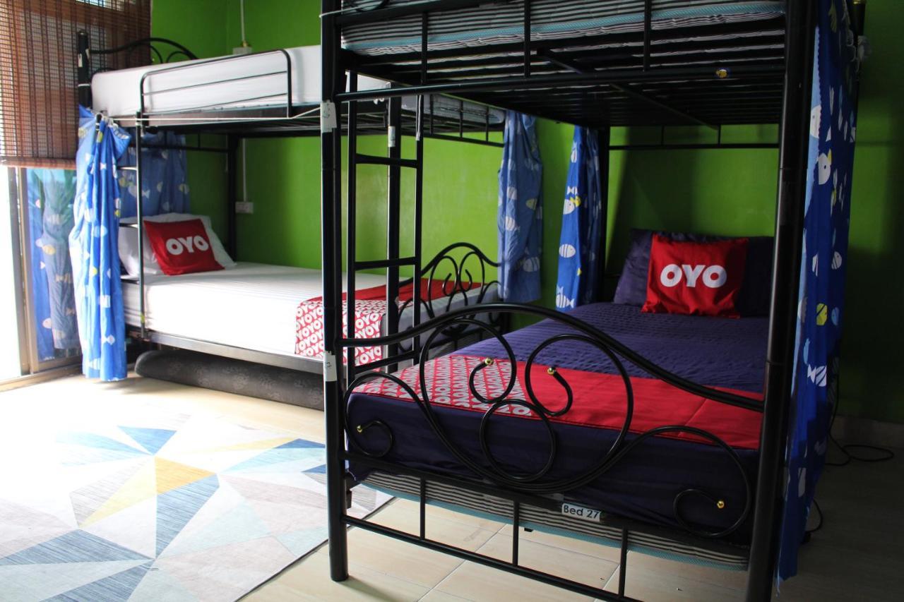 The Twins Hostel Bangkok Bagian luar foto