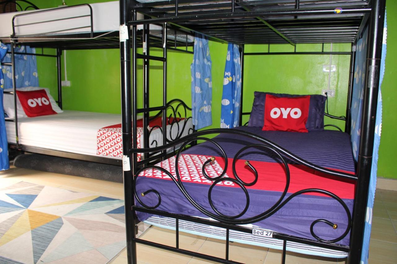 The Twins Hostel Bangkok Bagian luar foto