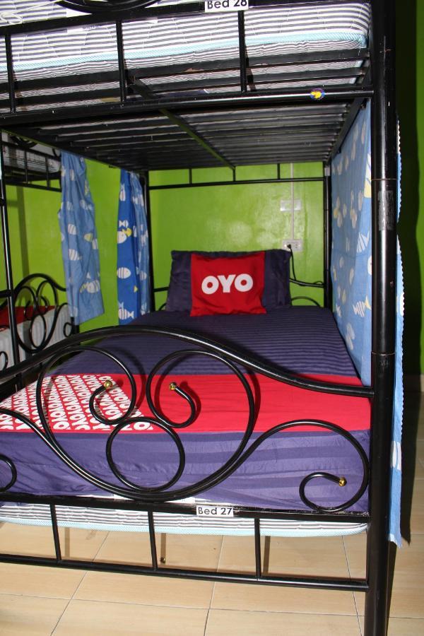 The Twins Hostel Bangkok Bagian luar foto
