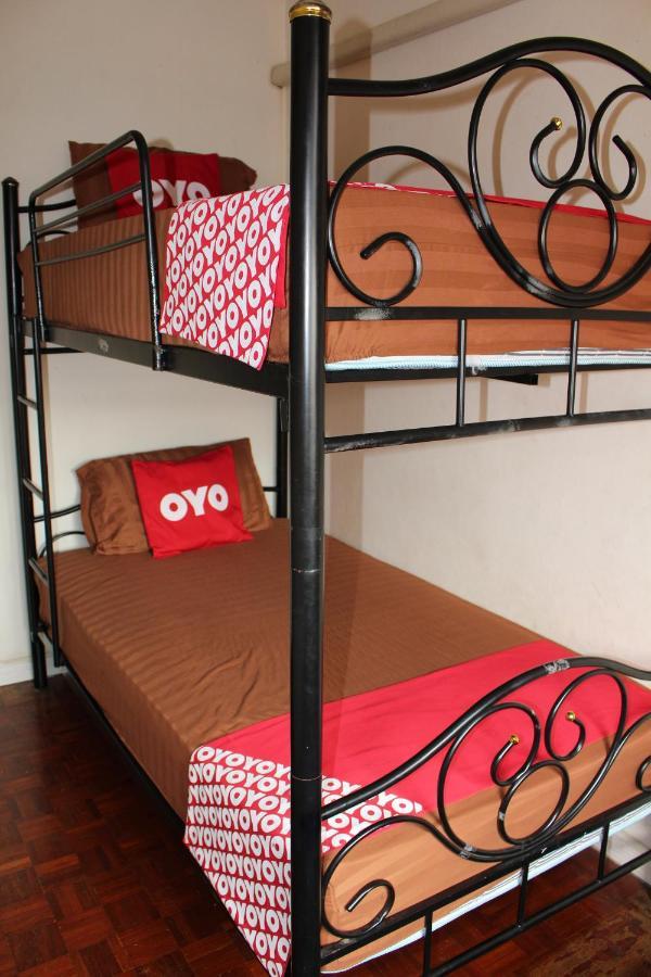 The Twins Hostel Bangkok Bagian luar foto