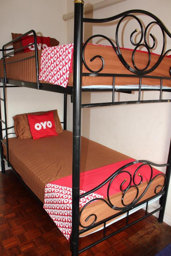 The Twins Hostel Bangkok Bagian luar foto