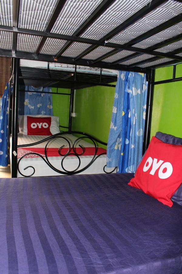 The Twins Hostel Bangkok Bagian luar foto