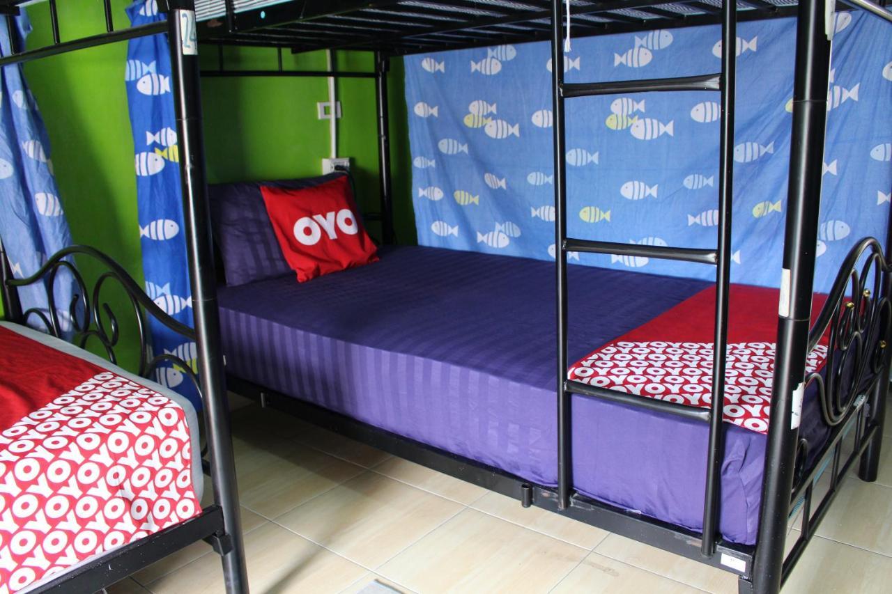 The Twins Hostel Bangkok Bagian luar foto