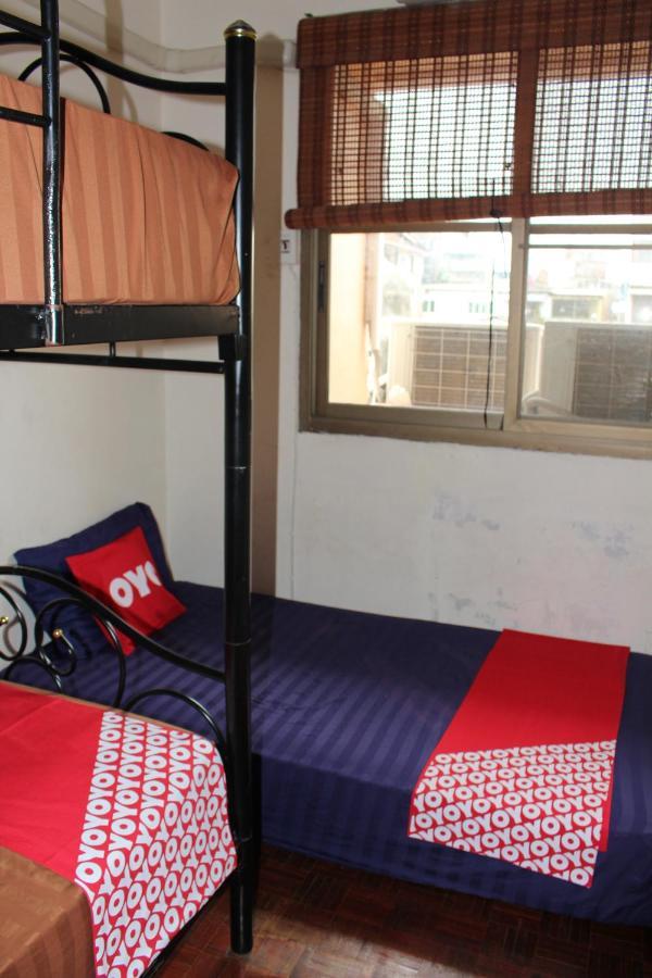 The Twins Hostel Bangkok Bagian luar foto