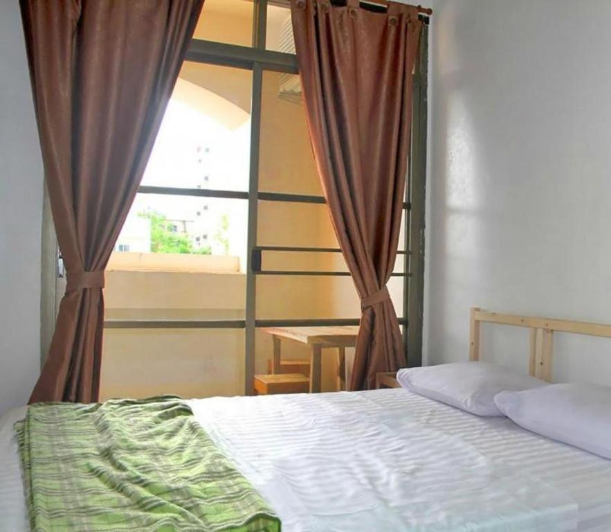 The Twins Hostel Bangkok Bagian luar foto
