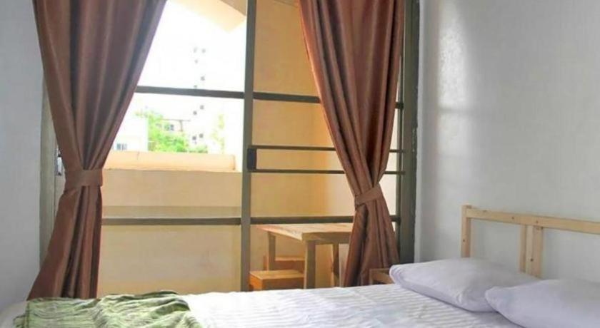 The Twins Hostel Bangkok Bagian luar foto
