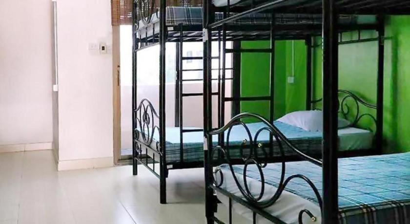 The Twins Hostel Bangkok Bagian luar foto