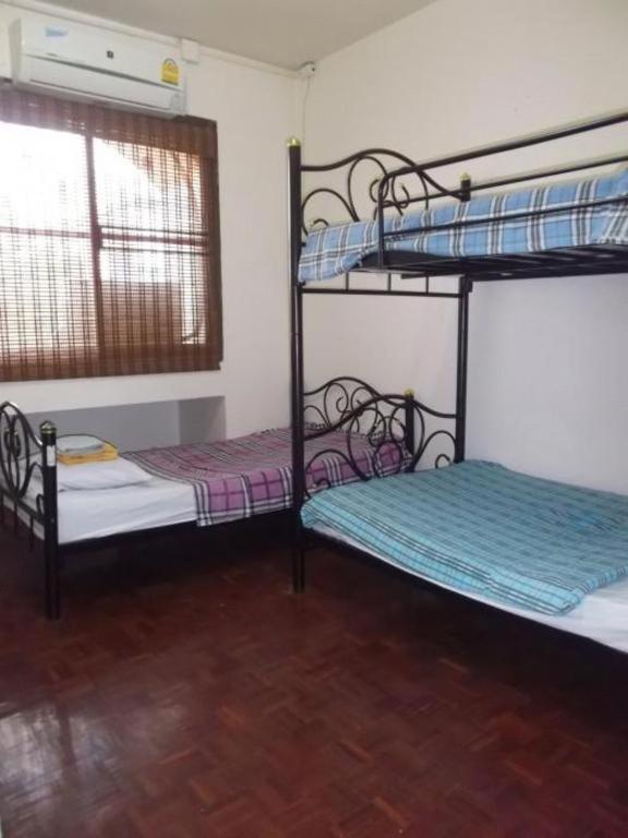 The Twins Hostel Bangkok Bagian luar foto